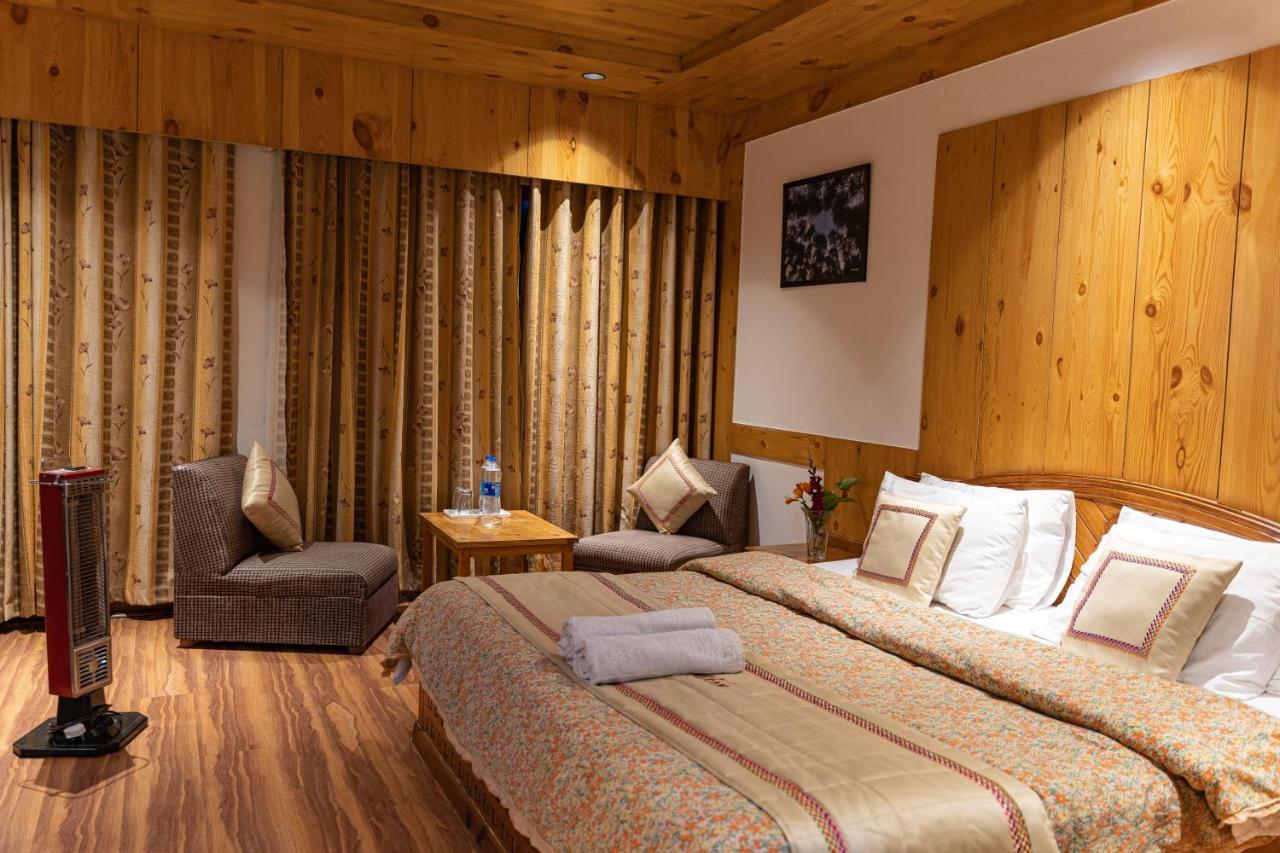 The Conifer Otel Manāli Dış mekan fotoğraf