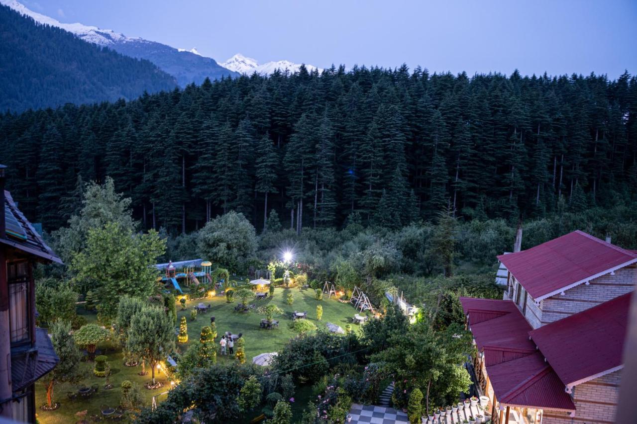 The Conifer Otel Manāli Dış mekan fotoğraf