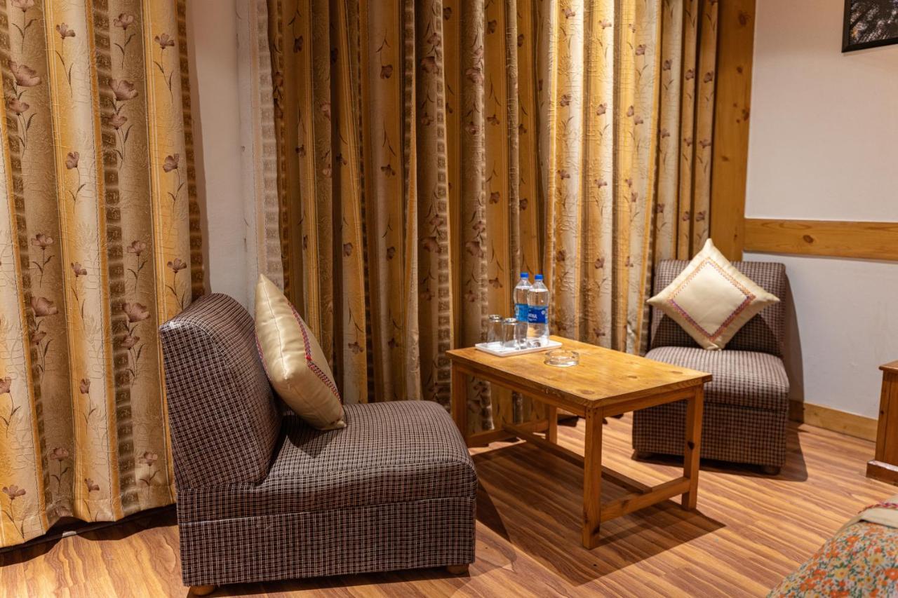 The Conifer Otel Manāli Dış mekan fotoğraf