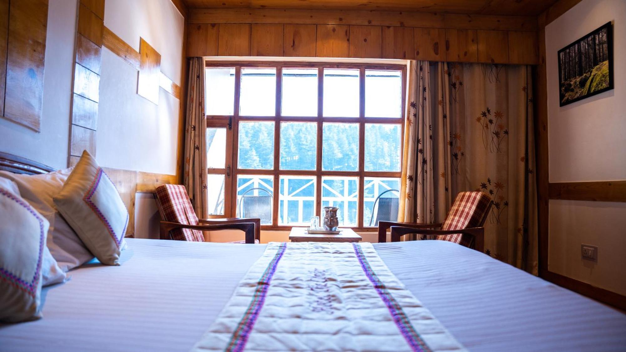 The Conifer Otel Manāli Dış mekan fotoğraf