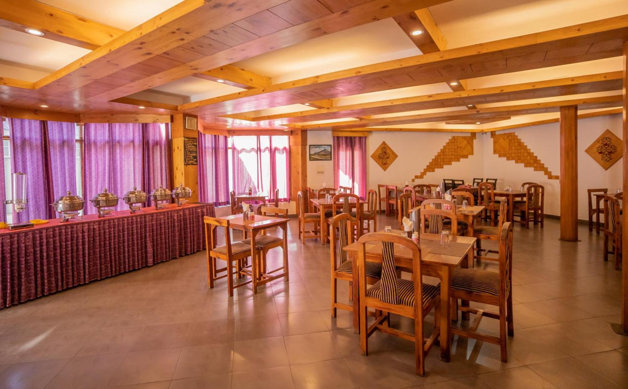 The Conifer Otel Manāli Dış mekan fotoğraf