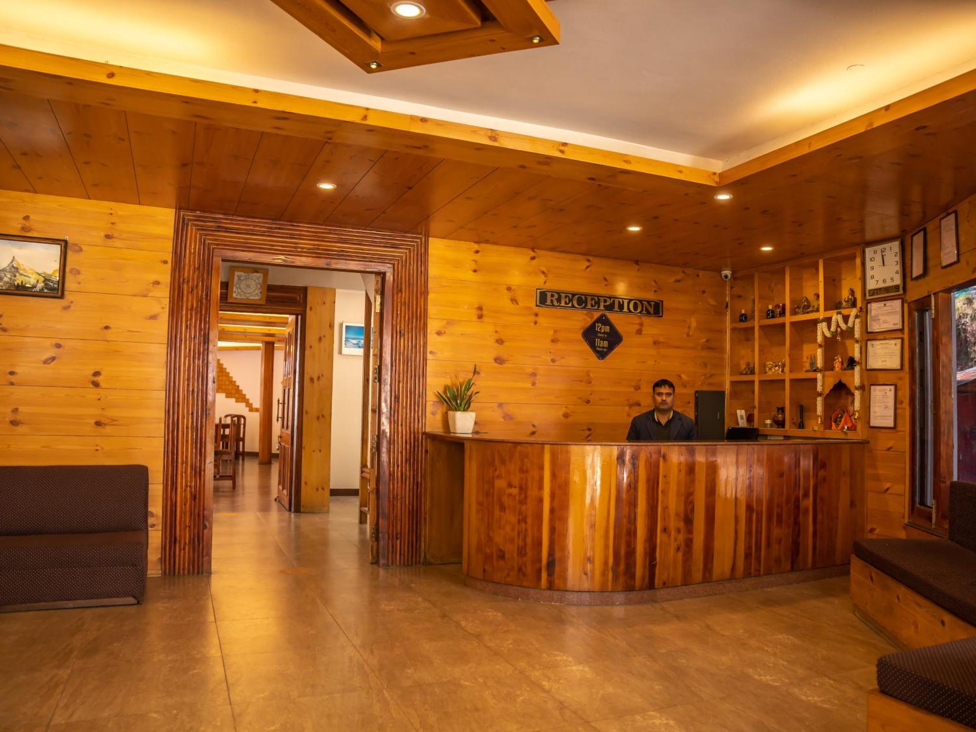 The Conifer Otel Manāli Dış mekan fotoğraf