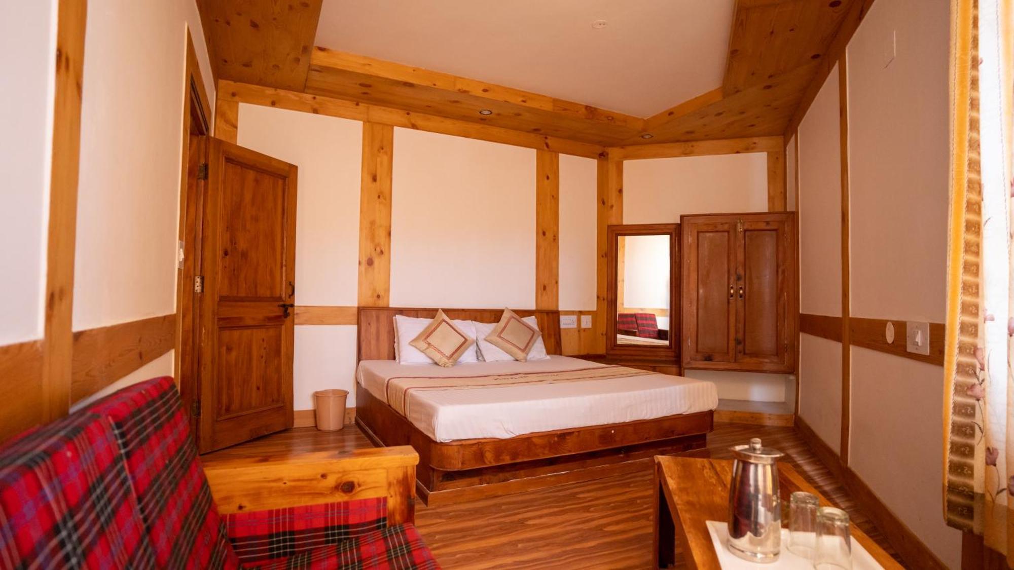 The Conifer Otel Manāli Dış mekan fotoğraf