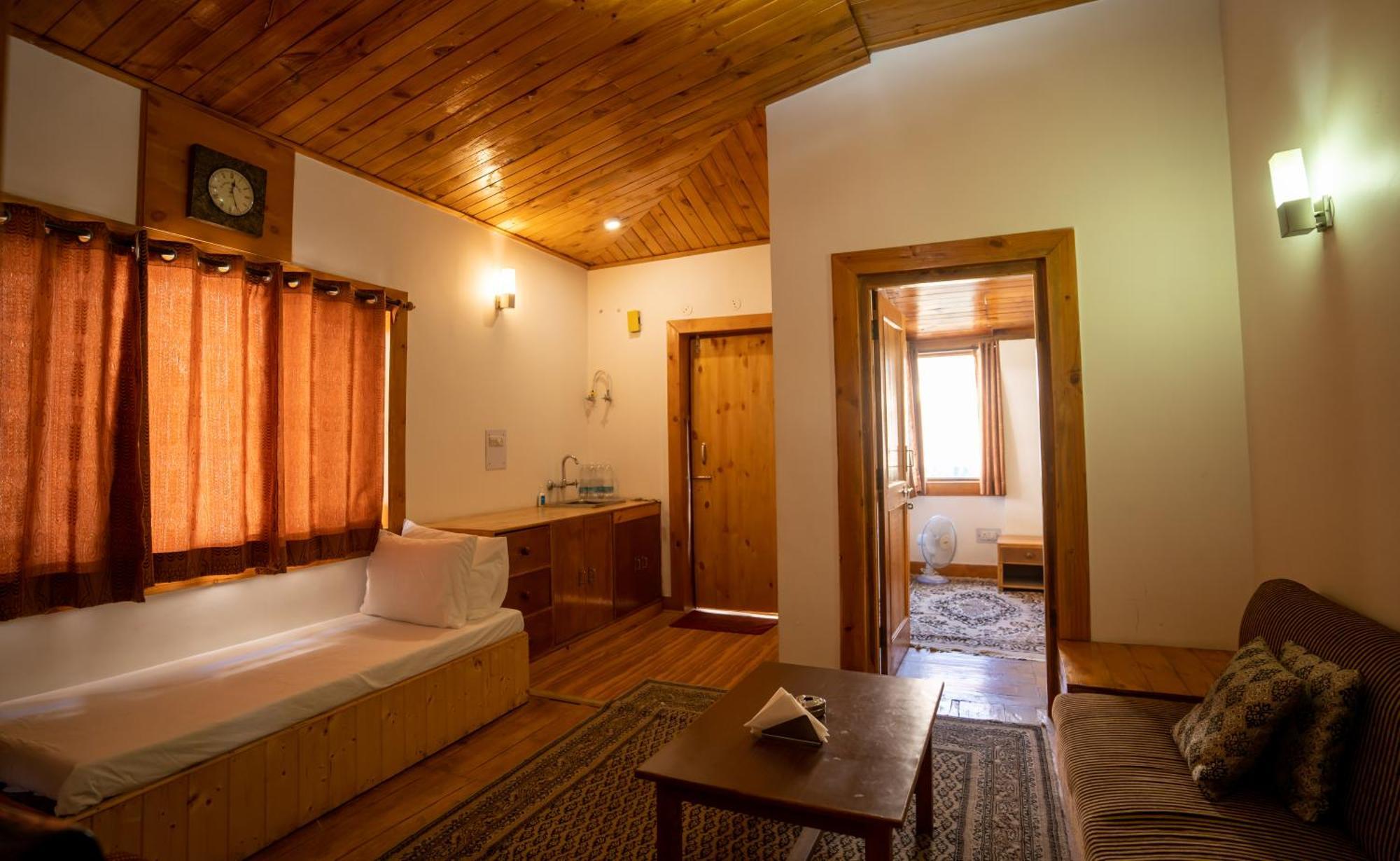 The Conifer Otel Manāli Dış mekan fotoğraf