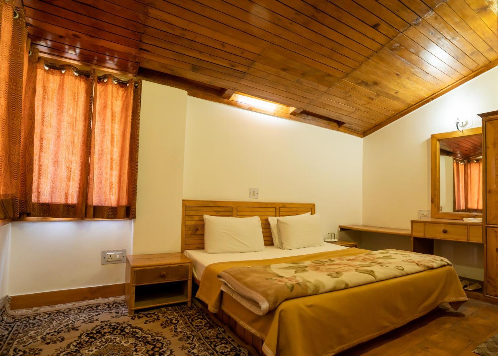 The Conifer Otel Manāli Dış mekan fotoğraf