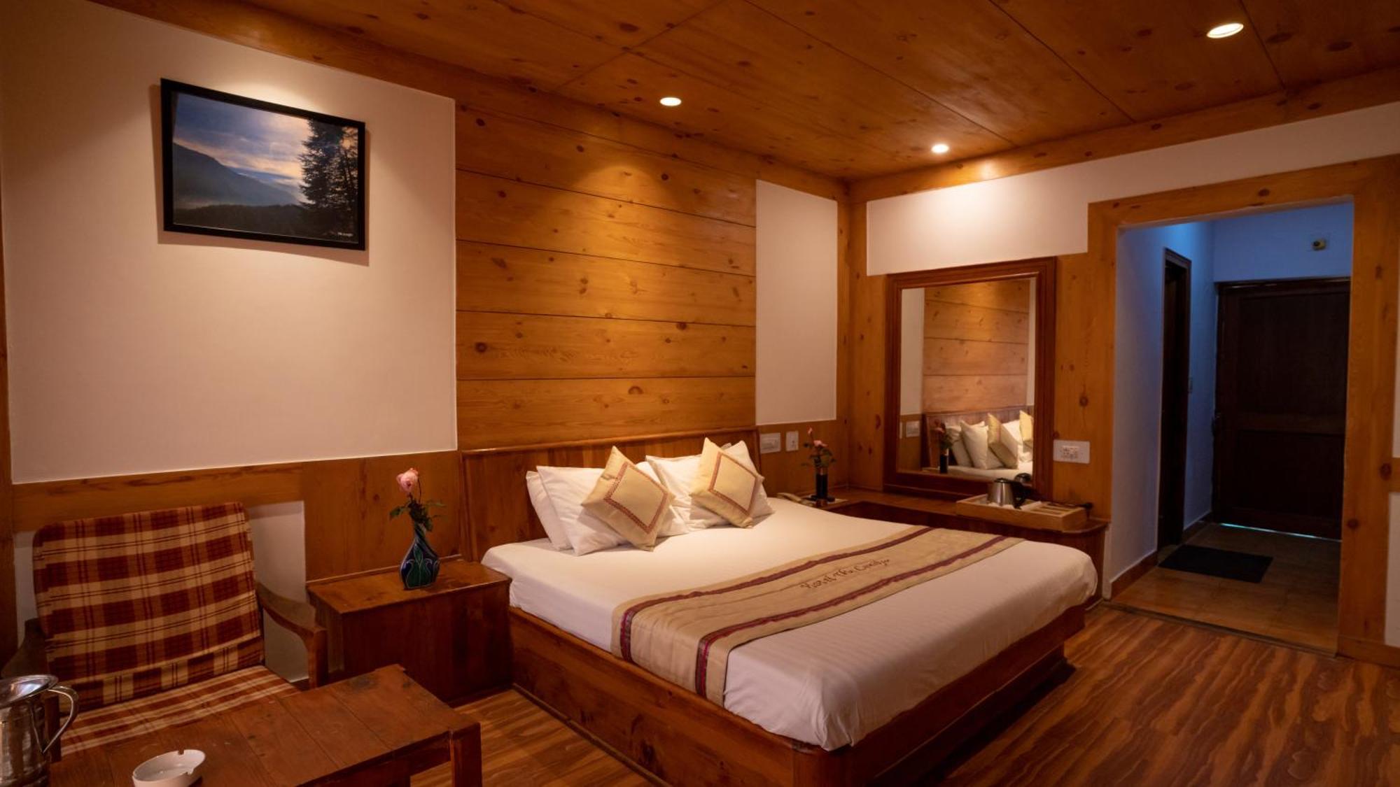 The Conifer Otel Manāli Dış mekan fotoğraf