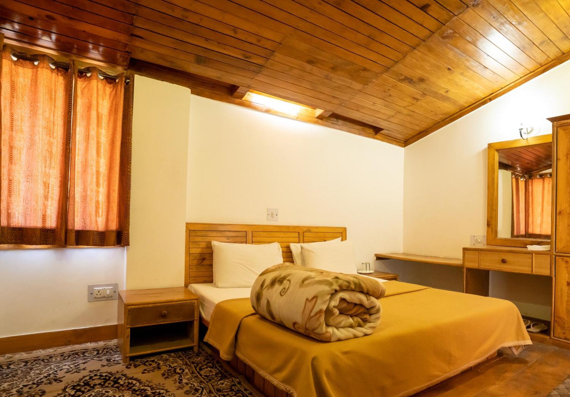 The Conifer Otel Manāli Dış mekan fotoğraf