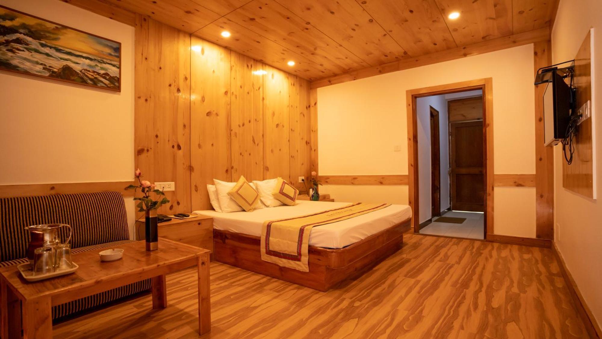The Conifer Otel Manāli Dış mekan fotoğraf