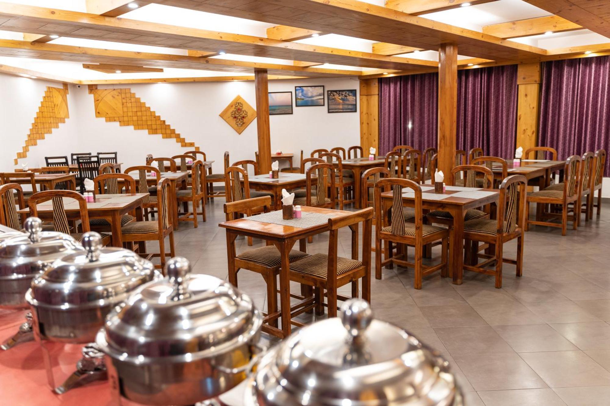 The Conifer Otel Manāli Dış mekan fotoğraf
