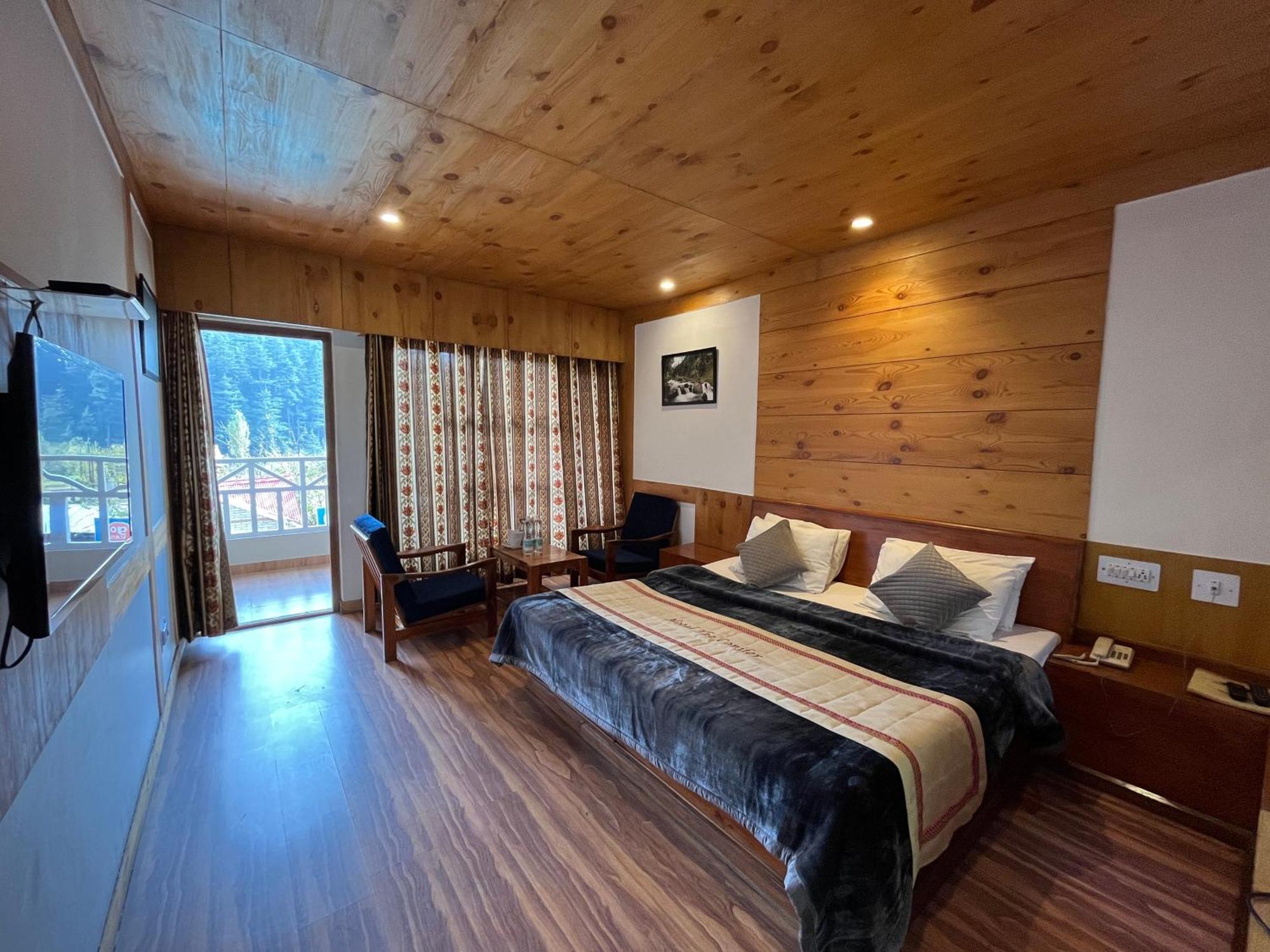 The Conifer Otel Manāli Dış mekan fotoğraf