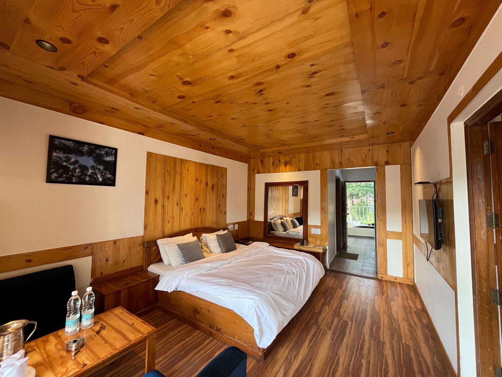 The Conifer Otel Manāli Dış mekan fotoğraf